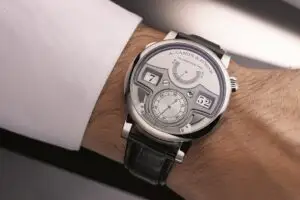Complicația „minute repeater” la SIHH 2015: Prestanţă sonoră