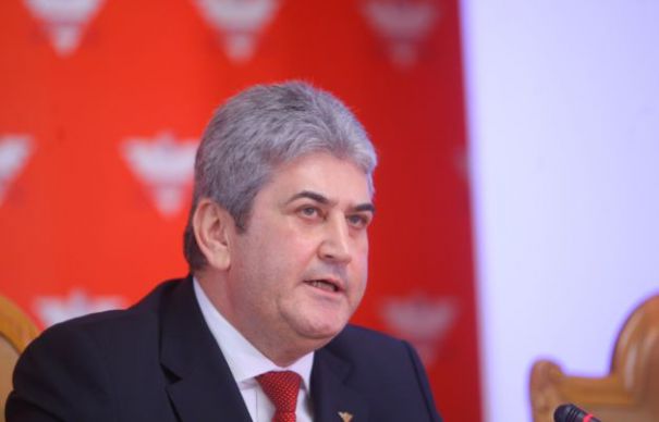 Iohannis l-a desemnat pe Gabriel Oprea prim-ministru interimar