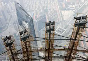 Chinezii impresionează din nou. Clădire de 57 de etaje ridicată în 19 zile