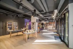 Orange deschide primul smart shop din lume la Cluj şi anunţă investiţii de jumătate de miliard de euro