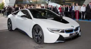 Timpul de aşteptare pentru această maşină e de patru luni. Costă 130.000 de euro