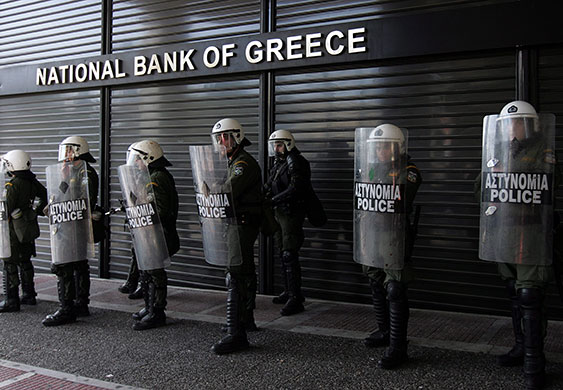 Depozitele bancare din Grecia au scăzut în februarie la minimul ultimilor 10 ani