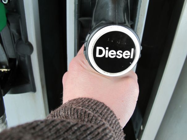 Veste bună pentru șoferii cu motoare diesel. Motorina, mai ieftină ca benzina