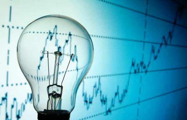 ANRE: Factura de energie electrică va scădea cu 0,5-1% în semestrul II