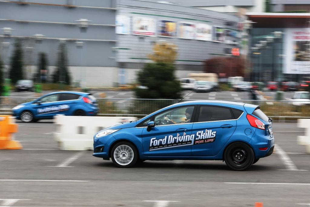 Ford investeşte 2,6 milioane de euro pentru a instrui 5.000 de tineri şoferi