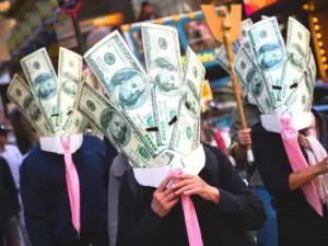 Dolarul în creştere a provocat corporaţiilor pierderi de 18 miliarde în trimestrul 4