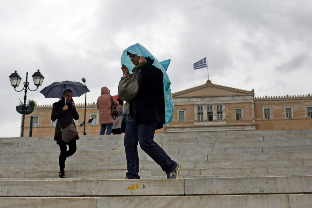 Investitorii se îngrămădesc la acţiunile greceşti sfărâmate