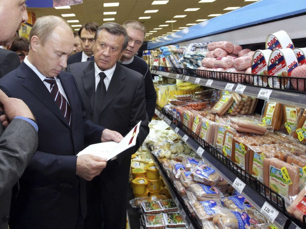 INFLAŢIE galopantă în Rusia! Populaţia dă JUMĂTATE din venituri pe alimente