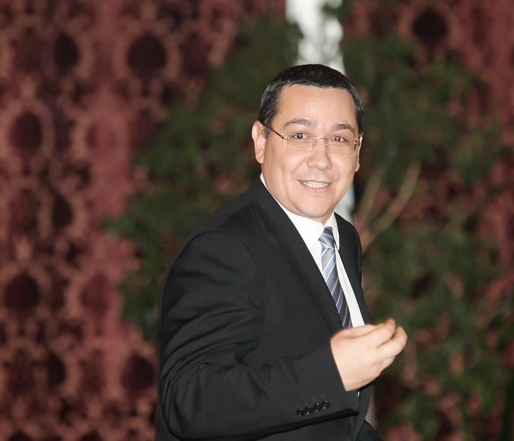 Victor Ponta s-a întors în țară după operația suferită la genunchi, în Turcia: Premierul a ajuns la Palatul Victoria