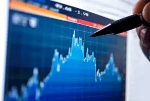 Evoluții financiare și bursiere – Creşterea Chinei şi criza Greciei regrupează pieţele din Asia