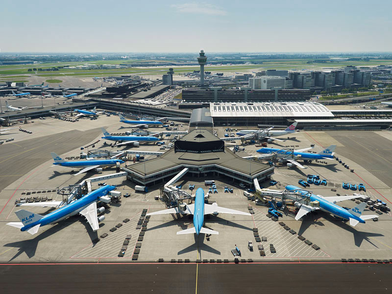 Toate zborurile de pe cel mai mare aeroport din Olanda au fost anulate