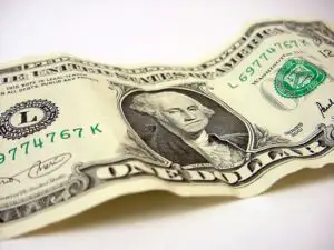 Dolarul este aproape o valoare echitabilă, spune un înalt oficial al băncii centrale a SUA