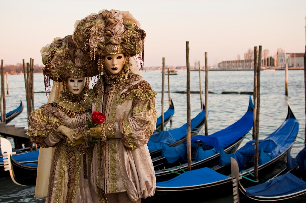 Tradiție, lux și măști la Veneția