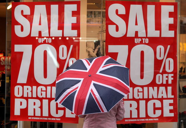 Petrolul ieftin trimite sectorului de retail din Marea Britanie spre noi maxime!