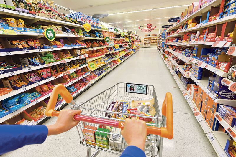 Studiu: Câştigurile retailerilor ar putea avansa cu 15-20% după reducerea TVA