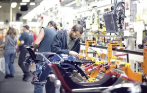 Românii care lucrează pentru Maserati şi Tesla