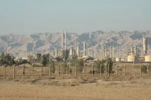 Atentat sinucigaş la cea mai mare rafinărie din Irak