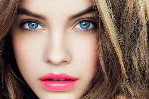 Job în promovarea cosmeticelor de lux cu venit de 3.500 euro pe lună