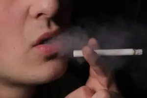 Pericol de faliment: Legile anti-fumat afectează 85% dintre restaurantele şi cafenelele din România
