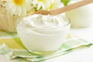 Românii consumă cele mai mici cantităţi de iaurt din Europa