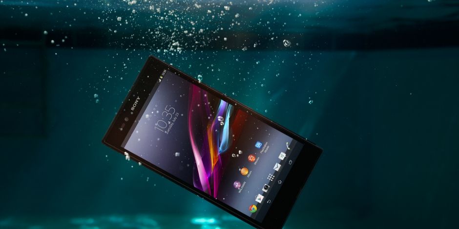 Xperia Z4, vârful de gamă de la Sony, poate sta scufundat în apă zile întregi