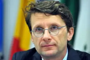Dan Suciu, despre faptul că ANI verifică averea guvernatorului BNR: Isărescu a încurcat o bancă cu alta într-o declarație verbală