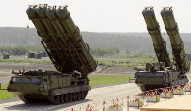 REVISTA PRESEI INTERNAŢIONALE – Rusia ridică embargoul privind livrarea către Iran a sistemului de rachete S-300