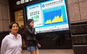 Pieţele financiare din lume au luat-o razna! Acţiunile cotate la bursele din China, la maximul ultimilor 7 ani