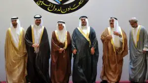 Preţul petrolului se prăbușește după ce Arabia Saudită raportează o producţie record