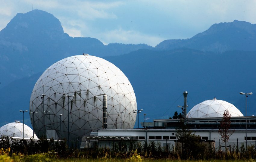 REVISTA PRESEI INTERNAȚIONALE – Scandal imens! Germania ar fi spionat oficiali francezi şi europeni în numele NSA