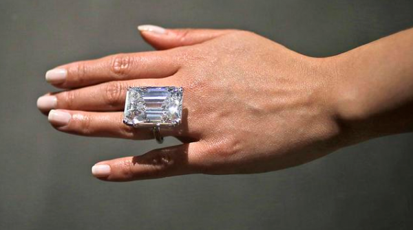 Un diamant perfect s-a vândut la New York cu 22 de milioane de dolari