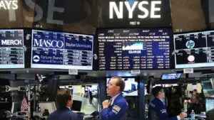 Evoluţii financiar-bancare şi bursiere – Pieţele în panică după ce situaţia Greciei se înrăutăţeşte