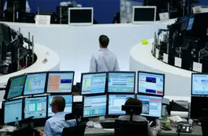 Evoluţii financiar-bancare şi bursiere – Instabilitate pe pieţe pe fondul victoriilor ISIS şi a instabilităţii Greciei
