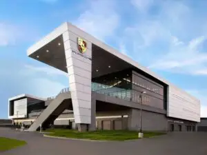 FOTOGALERIE Cum arată sediul de sute de milioane de dolari al companiei Porsche