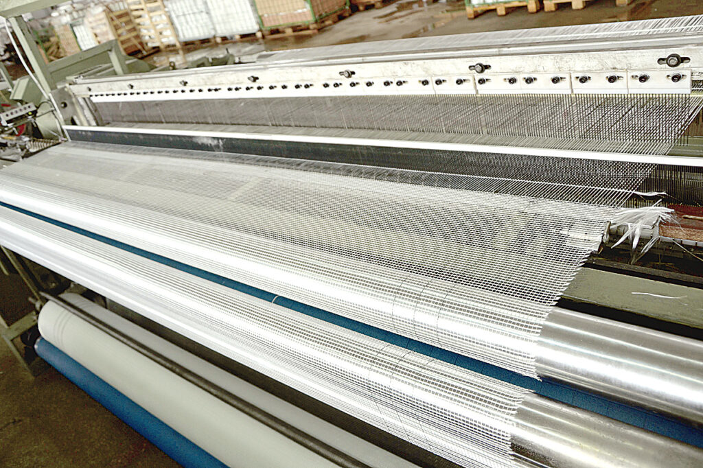 Distribuitorii intră pe producţie pentru a supravieţui