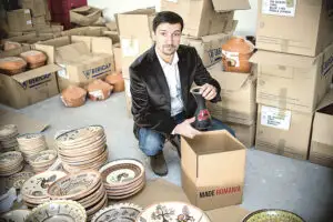 Povestea tânărului care vrea să decoreze casele oamenilor cu produse «Made in Romania»