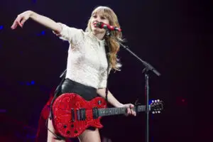 Apple se înclină în faţa lui Taylor Swift