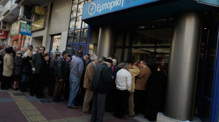 Panică în Europa! Grecii retrag masiv bani din bănci! BCE face tot posibilul pentru menţinerea Atenei în zona euro