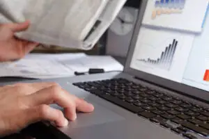 Publicitatea online a crescut cu 7%