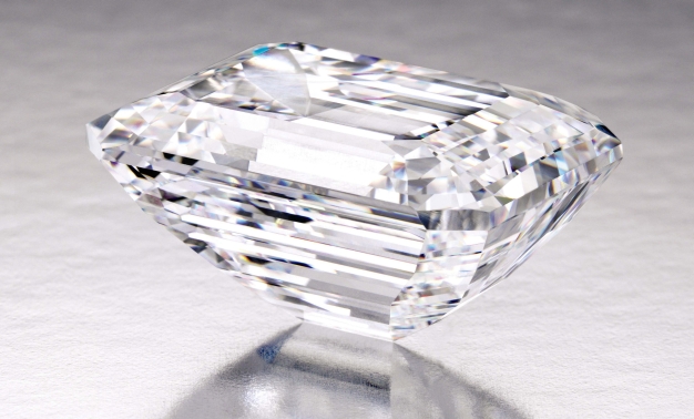 Licitație de senzație luna viitoare în Hong Kong: Diamantul care se va vinde cu peste 12 milioane de dolari