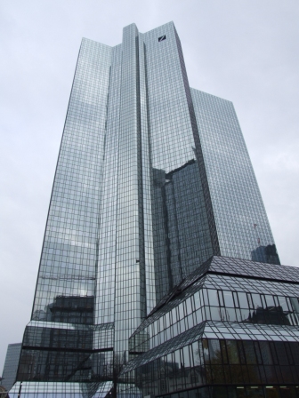 Razie la sediul celei mai mari bănci din Germania