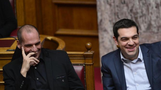 11 zile până la dezastru! Grecia cere un ajutor suplimentar pentru a acoperi datoriile mari din această vară