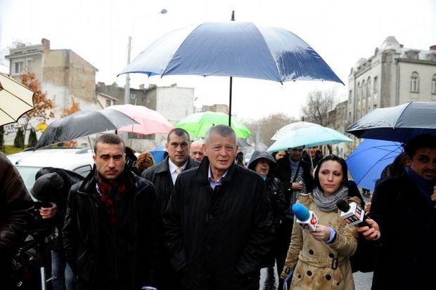 Solomon Wigler, consilierul primarului Sorin Oprescu, reţinut pentru trafic de influenţă