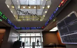 Bursa de la Atena: Prăbuşire la deschidere de 7%