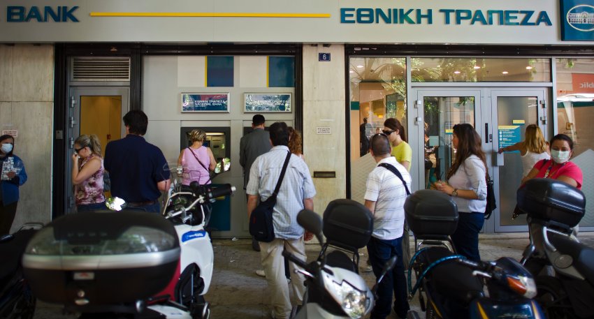 BCE a majorat finanţarea pentru băncile greceşti