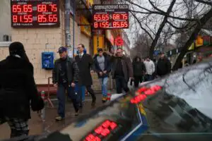 Rusia reduce dobânda în încercarea de a salva creşterea economică