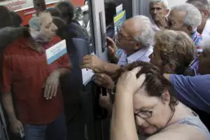 Bloomberg: Statele din Balcani îşi extend mijloacele de apărare împotriva propagării efectelor crizei din Grecia
