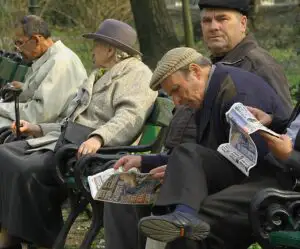 Circa 1,138 pensionari la un salariat, la finele lunii mai 2015