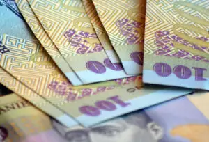 Salariul minim brut va creşte de la 975 de lei la 1.050 de lei din 1 iulie