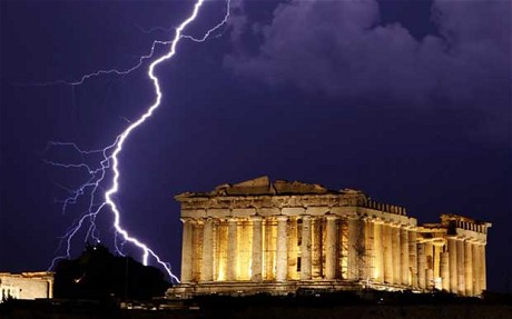 Băncile greceşti, tot mai aproape de colaps